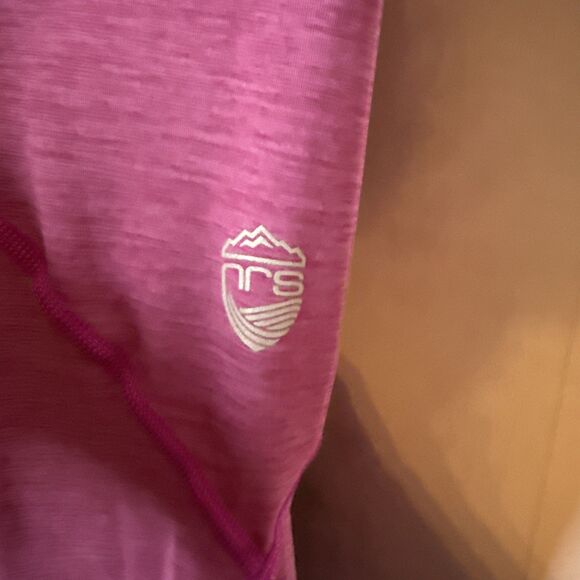 NRS Long‎ Sleeve Shirt Lg Magenta Rash Guard UPF 50 Outdoor Running Athleisure - Picture 4 of 8